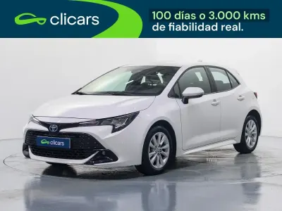 Usado Toyota Corolla Active 140 CV (102 kW) 2023 Blanco Berlina