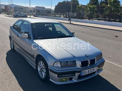 Gris / plata Usado 1999 BMW 318 Berlina | 2500 €
