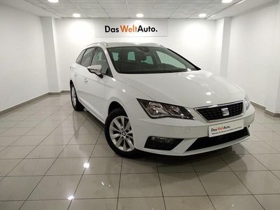 Usado Seat Leon Style Plus 110 CV (80 kW) 2017 Blanco Familiar