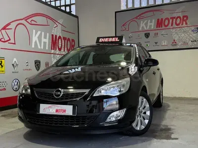 Usado Opel Astra Excellence 130 CV (95 kW) 2012 Negro Berlina