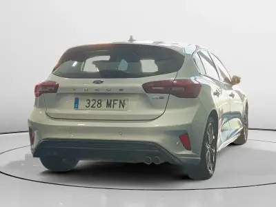 Używany Ford Focus ST-Line 125 KM (91 kW) 2023 Szary Sedan/Limuzyna