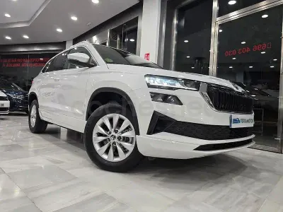 Usado Skoda Karoq Ambition 115 CV (84 kW) 2023 Blanco SUV