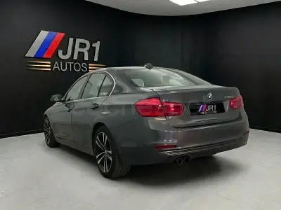Usado BMW 330e Comfort Edition 252 CV (185 kW) 2018 Gris / plata Berlina