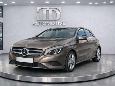 Usado Mercedes A180 Urban 109 CV (80 kW) 2014 Gris Utilitario