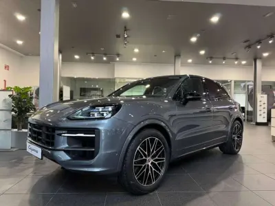 Usado Porsche Cayenne Black Edition 470 CV (345 kW) 2026 Gris SUV