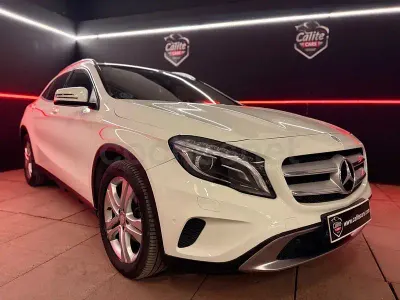 Usado Mercedes GLA180 Urban 122 CV (89 kW) 2016 Blanco SUV
