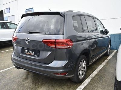 Usado VW Touran Advance 150 CV (110 kW) 2020 Gris / plata Monovolumen