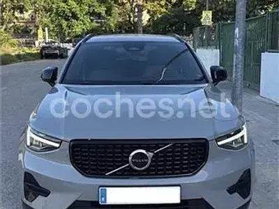 Usado Volvo XC40 Plus 129 CV (94 kW) 2023 Gris / plata SUV