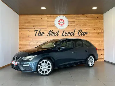 Usado Seat Leon FR 184 CV (135 kW) 2019 Gris / plata Familiar