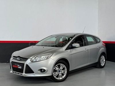 Usado Ford Focus Trend 125 CV (91 kW) 2011 Gris / plata Berlina