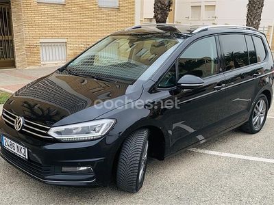 Usado VW Touran Advance 150 CV (110 kW) 2018 Negro Monovolumen