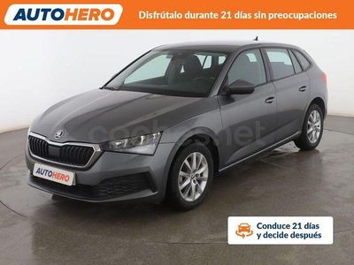 Usado Skoda Scala Active 95 CV (69 kW) 2022 Gris / plata Utilitario