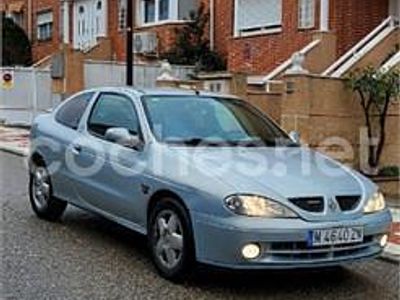 Gris / plata Usado 2000 Renault Mégane Coupé Coupe | 1000 € (Buen precio)