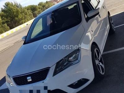 Usado Seat Toledo Reference 105 CV (77 kW) 2013 Blanco Utilitario