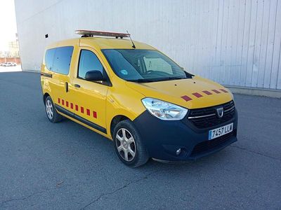 Usado Dacia Dokker Essentiel 107 CV (78 kW) 2020 Amarillo Monovolumen