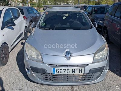 Usado Renault Mégane Dynamique 110 CV (80 kW) 2012 Gris / plata Berlina
