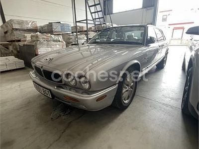 Gris / plata Usado 2001 Jaguar XJ8 Executive Berlina | 6450 €
