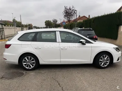 Usado Seat Leon ST Style 110 CV (80 kW) 2018 Blanco Familiar