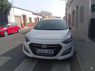 Usado Hyundai i30 Style 136 CV (100 kW) 2015 Blanco Berlina