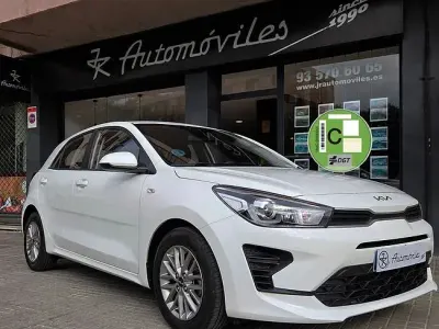 Usado Kia Rio 85 CV (62 kW) 2023 Blanco