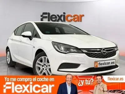 Usado Opel Astra Selective 110 CV (80 kW) 2019 Blanco Berlina
