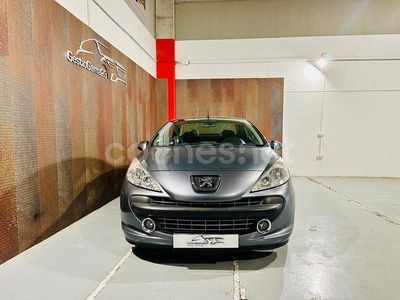 Gris / plata Usado 2008 Peugeot 207 CC Descapotable | 6990 € (Caro)