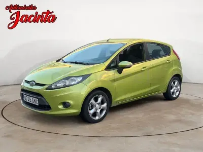 Usado Ford Fiesta Trend 68 CV (50 kW) 2009 Verde Berlina