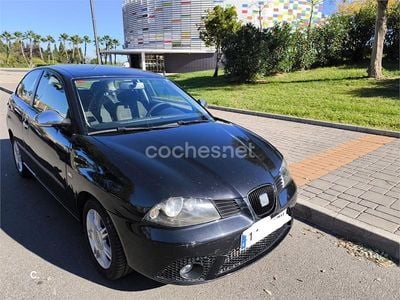 Usado Seat Ibiza Reference 70 CV (51 kW) 2006 Negro Berlina