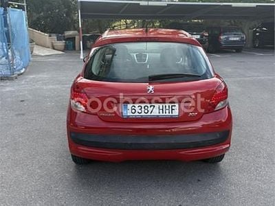 Usado Peugeot 207 75 CV (55 kW) 2011 Rojo Berlina