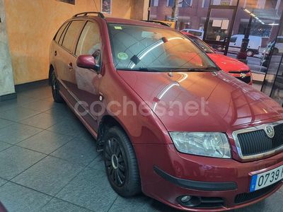 Usado Skoda Fabia Comfort 101 CV (74 kW) 2007 Granate Familiar