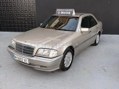 Usado Mercedes C220 Elegance 125 CV (91 kW) 1999 Beige Berlina