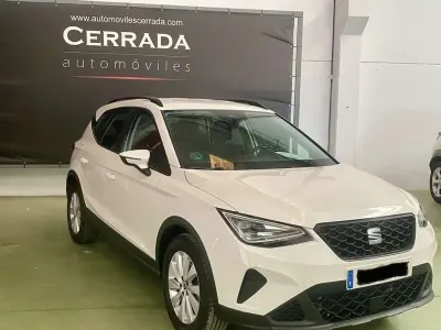 Usado Seat Arona Style 110 CV (80 kW) 2023 Blanco SUV