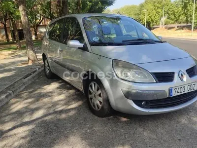Usado Renault Grand Scénic II Dynamique 105 CV (77 kW) 2008 Gris / plata Monovolumen