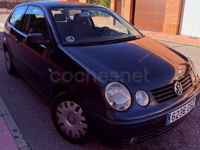 Usado VW Polo Highline 100 CV (73 kW) 2003 Gris / plata Berlina