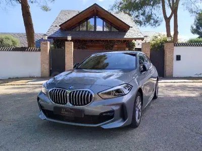 Usado BMW 118 M Sport 136 CV (100 kW) 2024 Gris / plata Utilitario