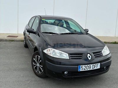 Usado Renault Mégane II Expression 80 CV (58 kW) 2005 Rojo Berlina