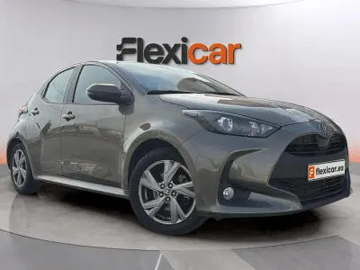 Usado Toyota Yaris Hybrid Active 116 CV (85 kW) 2025 Marrón Berlina