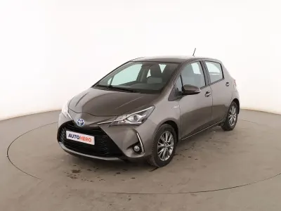Usado Toyota Yaris Active 101 CV (74 kW) 2018 Gris Utilitario