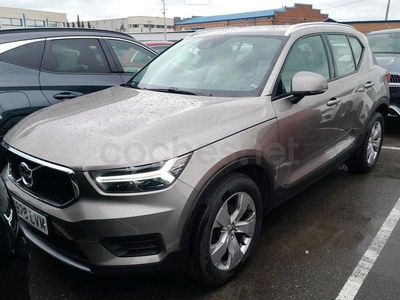 Usado Volvo XC40 Momentum 163 CV (119 kW) 2021 Gris / plata SUV