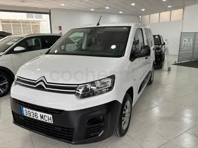 Usado Citroën Berlingo Feel 102 CV (75 kW) 2022 Blanco Monovolumen