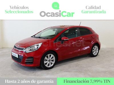 Usado Kia Rio 84 CV (61 kW) 2015 Rojo Berlina