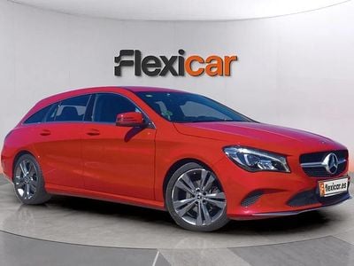 Usado Mercedes CLA220 Shooting Brake 177 CV (130 kW) 2017 Rojo Familiar