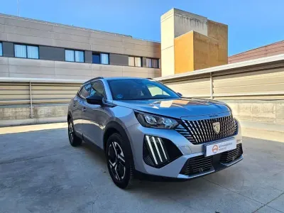 Usado Peugeot 2008 Allure 145 CV (106 kW) 2025 Gris SUV