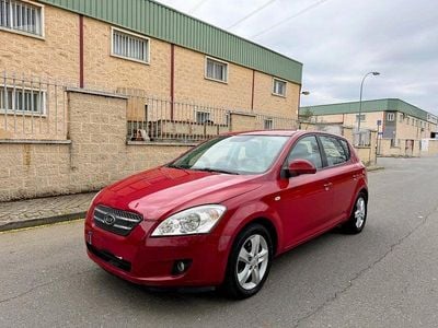 Usado Kia Ceed Active 122 CV (89 kW) 2008 Granate Utilitario