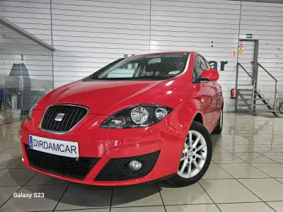 Usado Seat Altea Style 105 CV (77 kW) 2010 Rojo Monovolumen