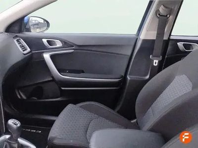 Używany Kia Ceed 100 KM (73 kW) 2022 Niebieski Hatchback