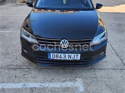 Usado VW Jetta Advance 105 CV (77 kW) 2016 Negro Berlina