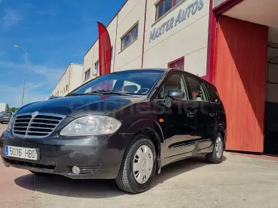 Usado SsangYong Rodius 165 CV (121 kW) 2011 Negro Monovolumen