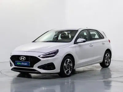 Usado Hyundai i30 120 CV (88 kW) 2024 Blanco Berlina