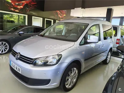 Usado VW Caddy Trendline 102 CV (75 kW) 2014 Gris / plata Monovolumen